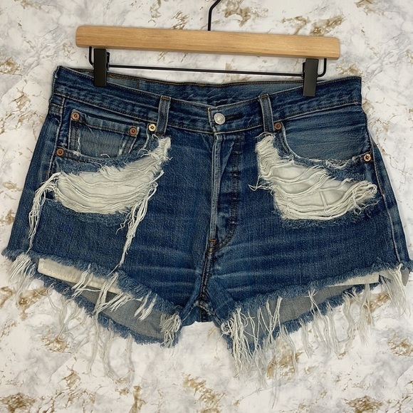 Levi’s 501 Button Up Vintage Distressed Cut Off Shorts l SIZE 33 - Picture 1 of 10